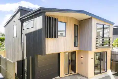 Brand New Freestanding End-Unit Home