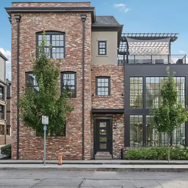 SOPHISTICATED URBAN LIVING