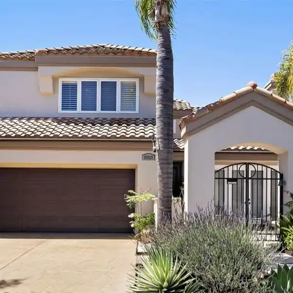 FINEST LUXURIES OF COASTAL LIVING NEXT TO THE WETLANDS