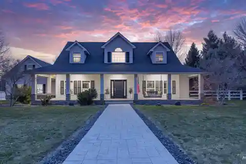 Modern Cape Cod Estate in the Colony