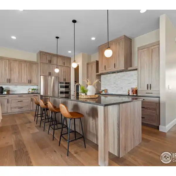 MODERN DESIGN BLENDING LUXURY AND COMFORT