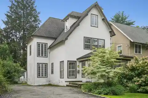 Modern Colonial Gem in Golf Island