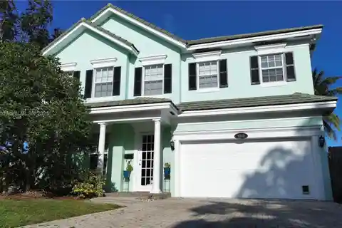 Light-Filled Sanctuary with Designer Touches