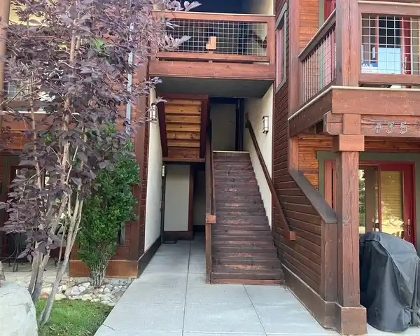 RECENTLY UPDATED CONDO IN THE PINES AT OREHOUSE PLAZA