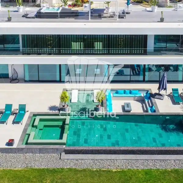 LUXURY CONTEMPORARY VILLA WITH SEA VIEW