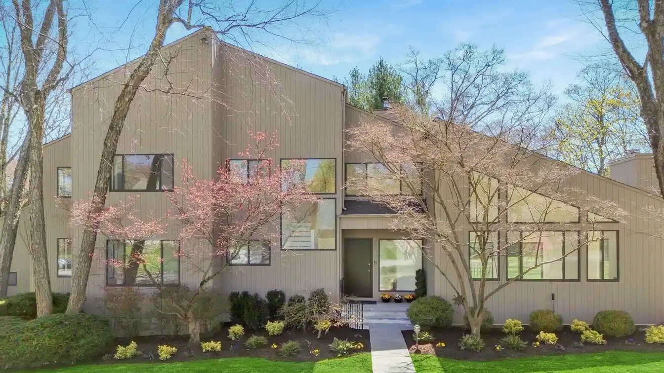 Sophisticated Contemporary Residence in Quaker Ridge