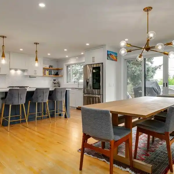 BEAUTIFUL HOME IN COVETED LAKEVIEW