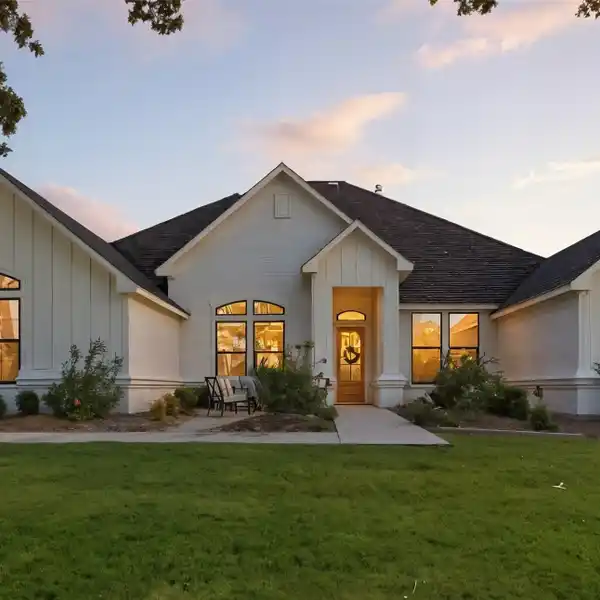 LUXURY ACREAGE HOME WITH OPEN LAYOUT PLAN