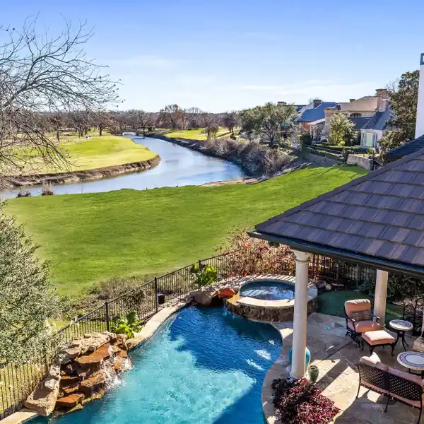 LUXURIOUS HOME IN THE CLIFFS COMMUNITY