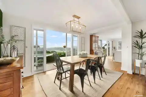 Modern Country Elegance on Sprawling Acreage