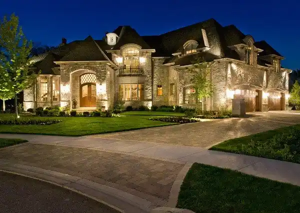 BEAUTIFUL AND PRESTIGIOUS GREEN ACRES NEIGHBORHOOD