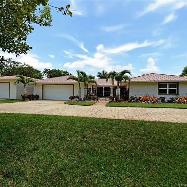 WATERFRONT PARADISE IN STUART–BOATER’S DREAM