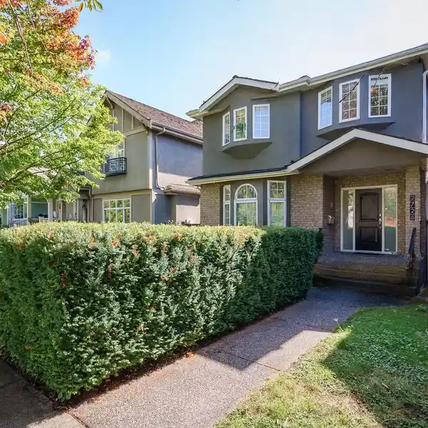 BEAUTIFULLY UPDATED CONTEMPORARY FAMILY HOME