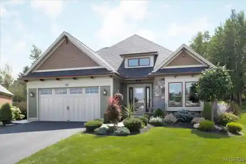 Cul-de-sac Patio Home with Four-season Sunroom