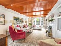 STYLISH APARTMENT ON TREE-LINED STREET