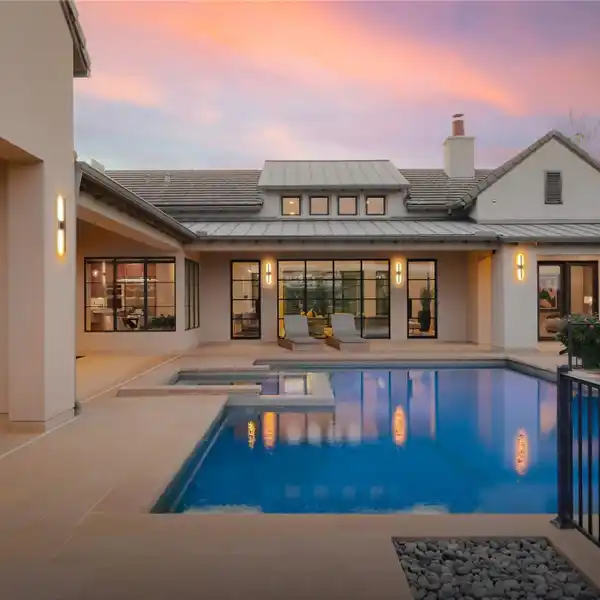 REFINED LUXURY IN COMMANDING HILLTOP POSITION