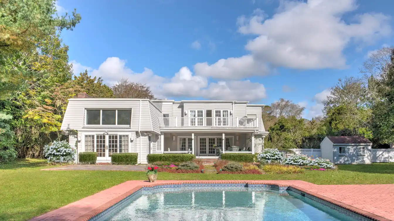 Sunny Southampton Village Living