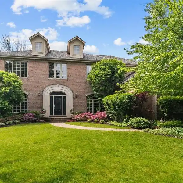 BEAUTIFULLY MAINTAINED CUSTOM HOME