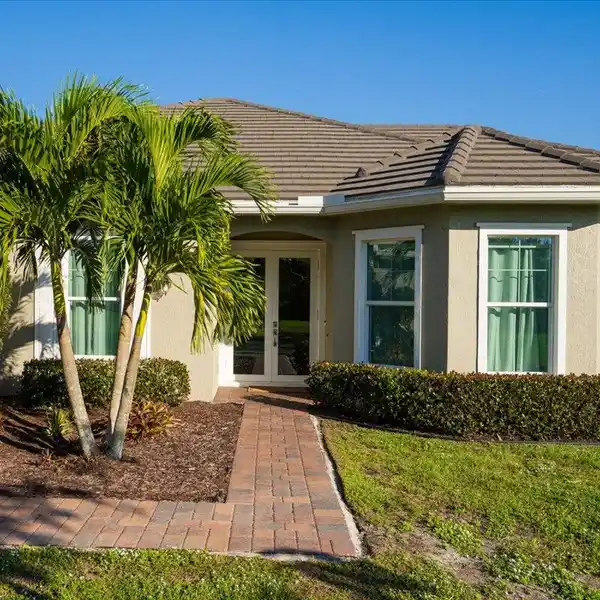 IMPECCABLY MAINTAINED HOME IN PALM CITY