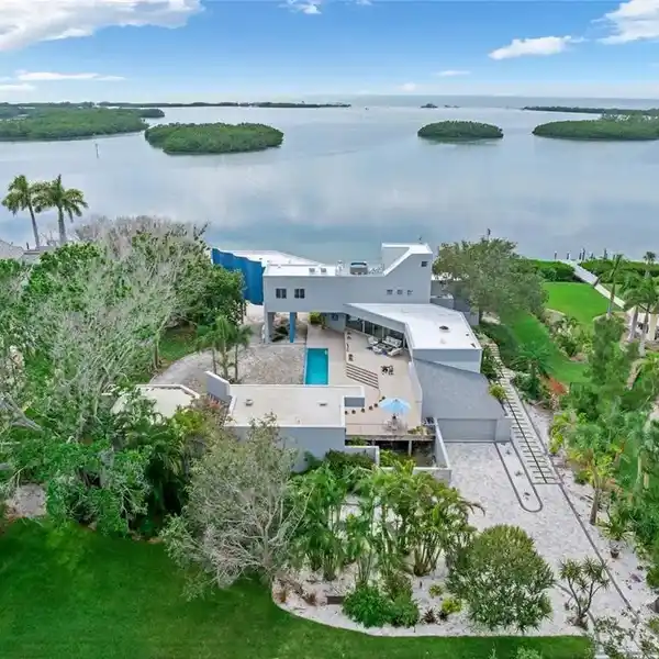 PRIVATE GULF-FRONT RETREAT WITH ENDLESS OPEN-WATER VIEWS