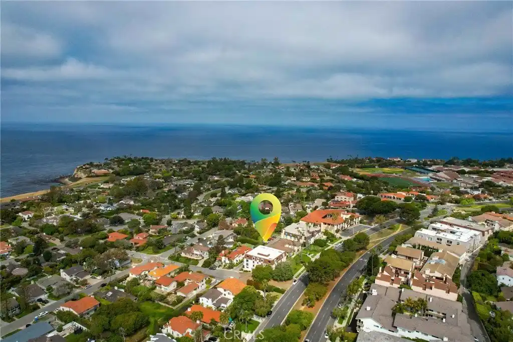 Remodeled End Unit in Coveted Lunada Bay
