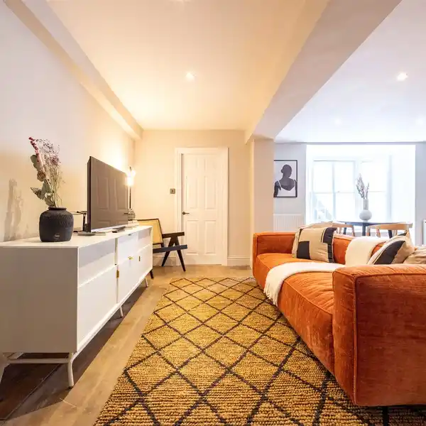 CHARMING PERIOD BASEMENT APARTMENT