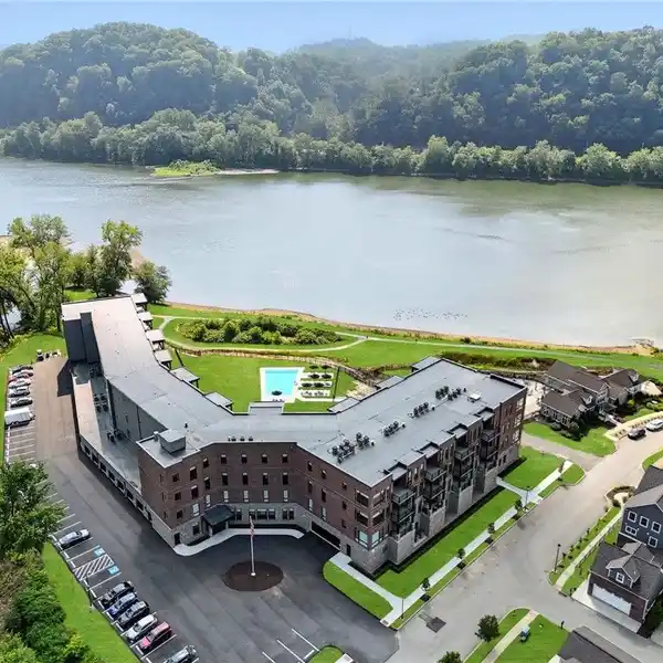 BEAUTIFUL HOME AT THE BROOKS