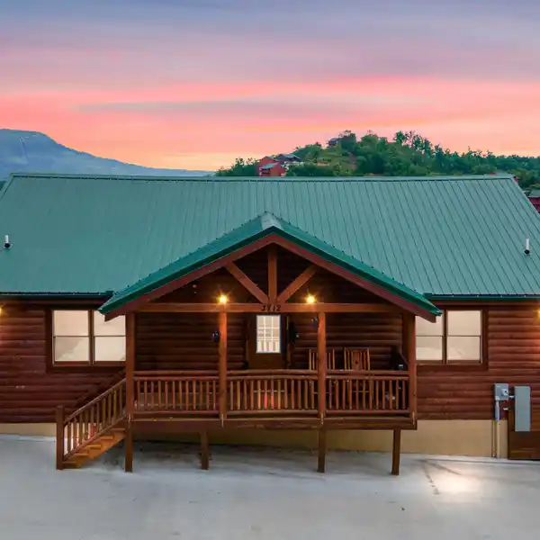 WEARS VALLEY CABIN WITH BREATHTAKING VIEWS