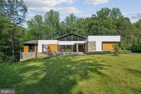 Award-winning Contemporary Residence on Two-plus Beautiful Acres