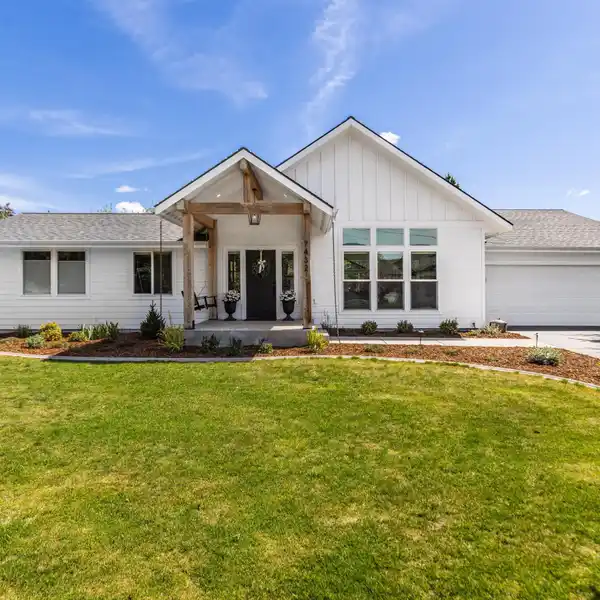 FULLY REMODELED HOME IN DALTON GARDENS