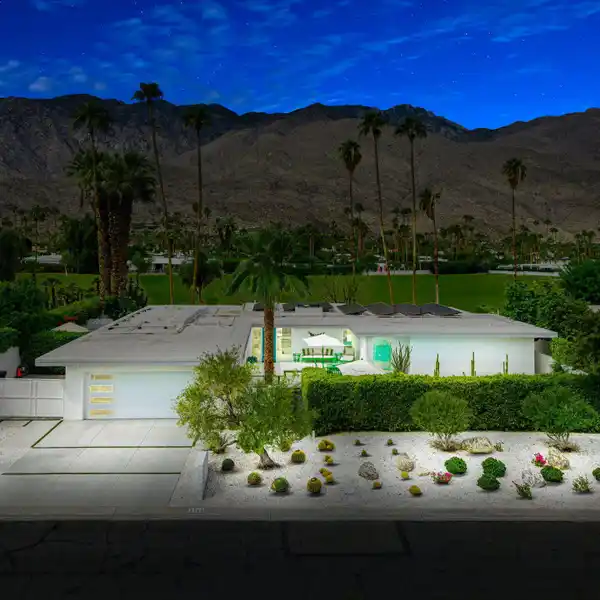 MIDCENTURY RESIDENCE ON THE 17TH FAIRWAY