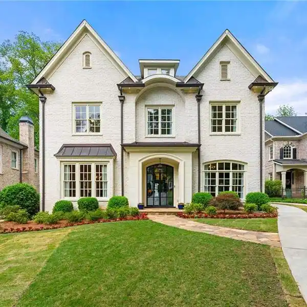 EXQUISITE RECENTLY RENOVATED RESIDENCE