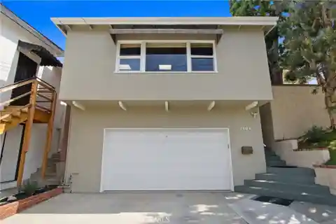 Move-In Ready Home Near Beach and Downtown