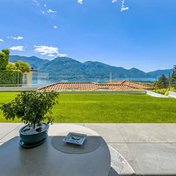 LUXURY APARTMENT WITH GARDEN