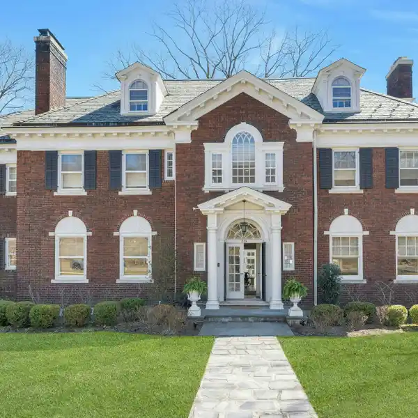 HISTORIC BRICK GEORGIAN BUILT IN 1915