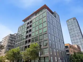 Designer Residence in a Premier West Loop Building