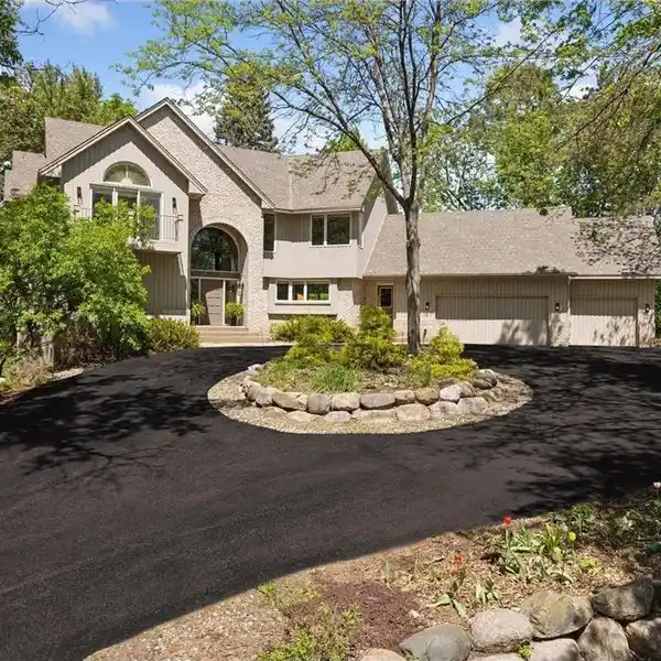 STYLISH SOFT CONTEMPORARY IN A CLOSE-IN LOCATION