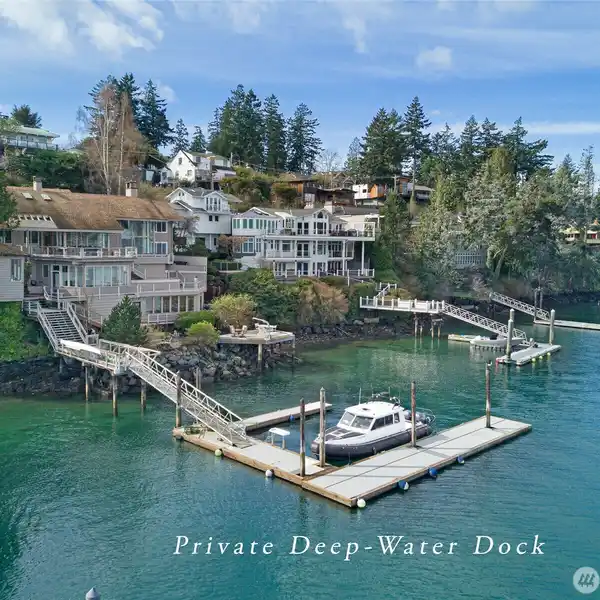 YACHTMAN'S WATERFRONT DREAM