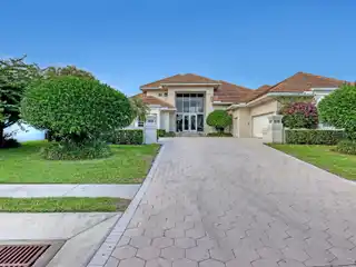 Magnificent Stately Home with Brand-New Salt Water Pool