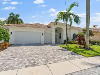 Beautiful Courtyard Home with Guest House