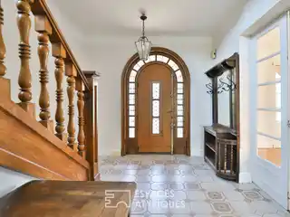 Elegant Villa in Sought-After Location