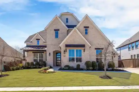 Luxurious Living in Award-Winning Mustang Lakes