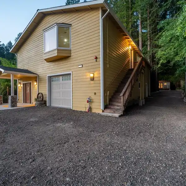 UNIQUE OPPORTUNITY IN ARMSTRONG VALLEY