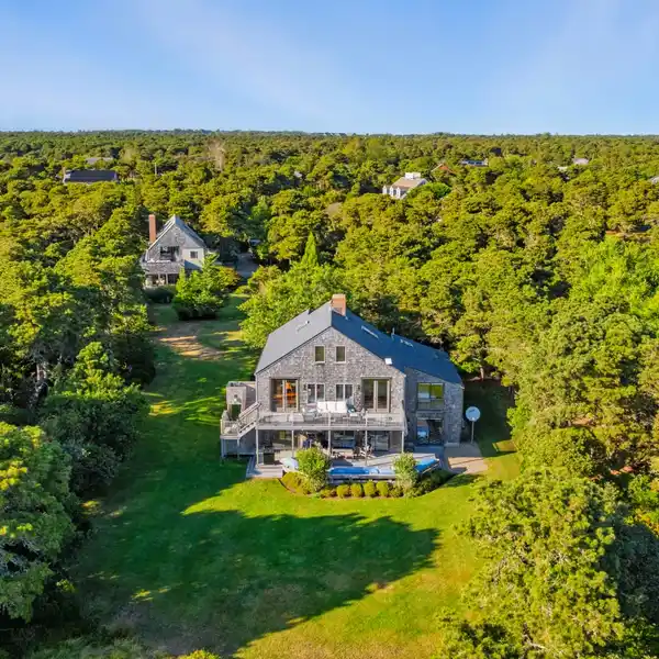 SPECIAL PROPERTY IN A HIGHLY DESIRABLE LOCATION