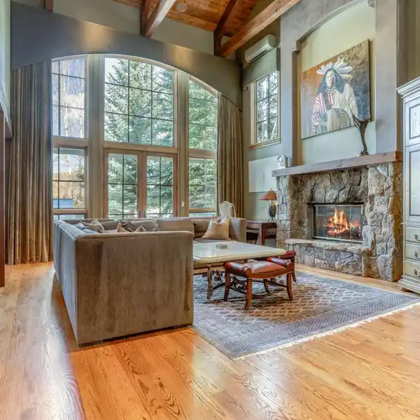 WONDERFUL CUSTOM HOME OVERLOOKING GOLF COURSE