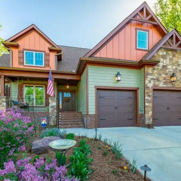 EXCEPTIONAL HOME ON AN EXPANSIVE LOT AT THE BASE OF WHITE OAK MOUNTAIN
