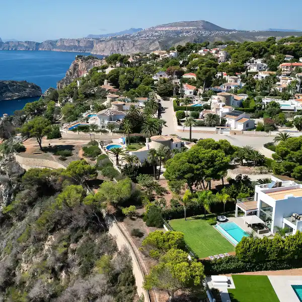 LUXURY VILLA IN THE PRESTIGIOUS AREA OF LA SIESTA