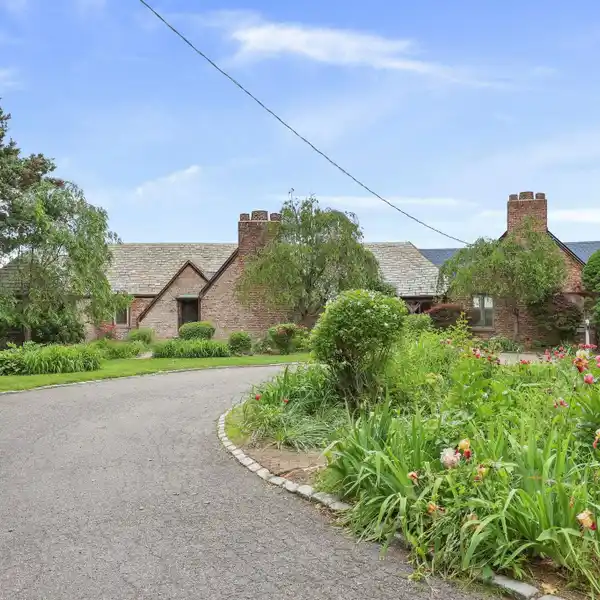 EXCEPTIONAL WATERFRONT RANCH EXUDES SERENITY AND GRANDEUR