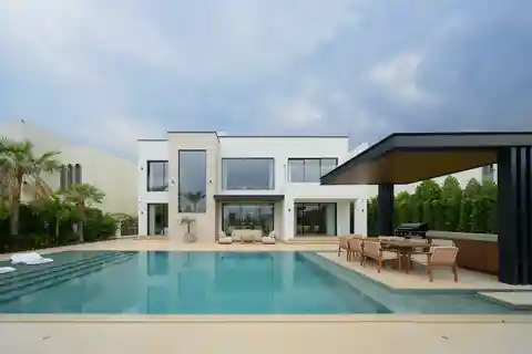 Exquisite Brand New Villa