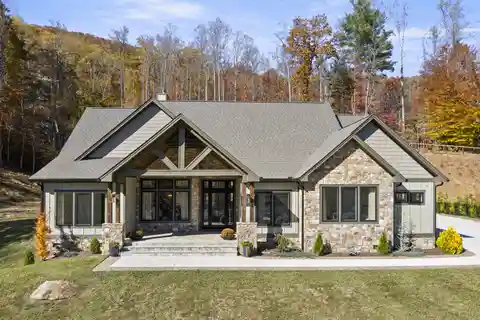 Modern Mountain Retreat with Luxe Open Design